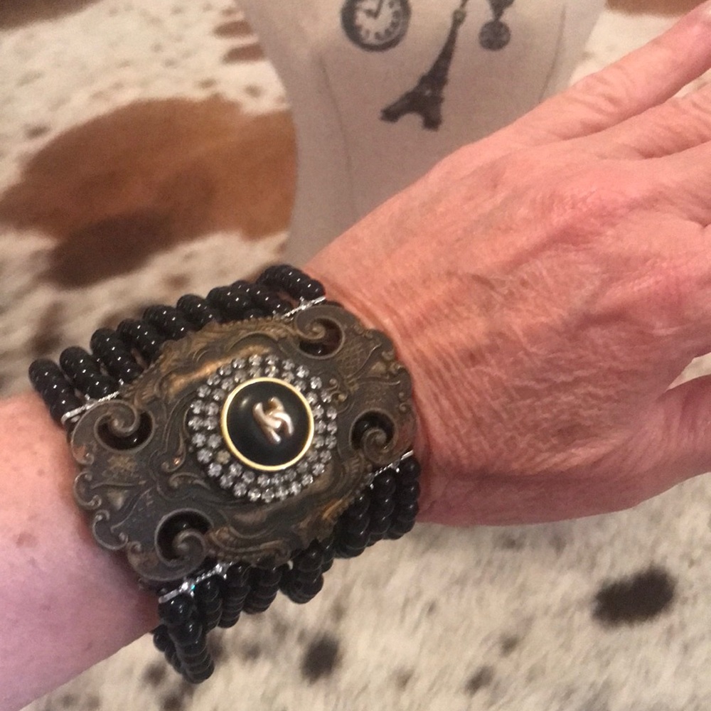 Chanel bracelet authentic Chanel button 🖤🤍🖤